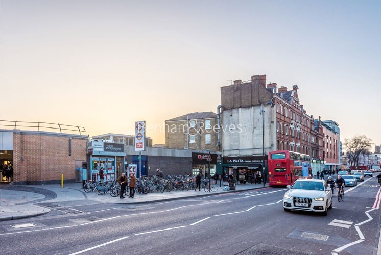 Highbury Area Guide - Image 1